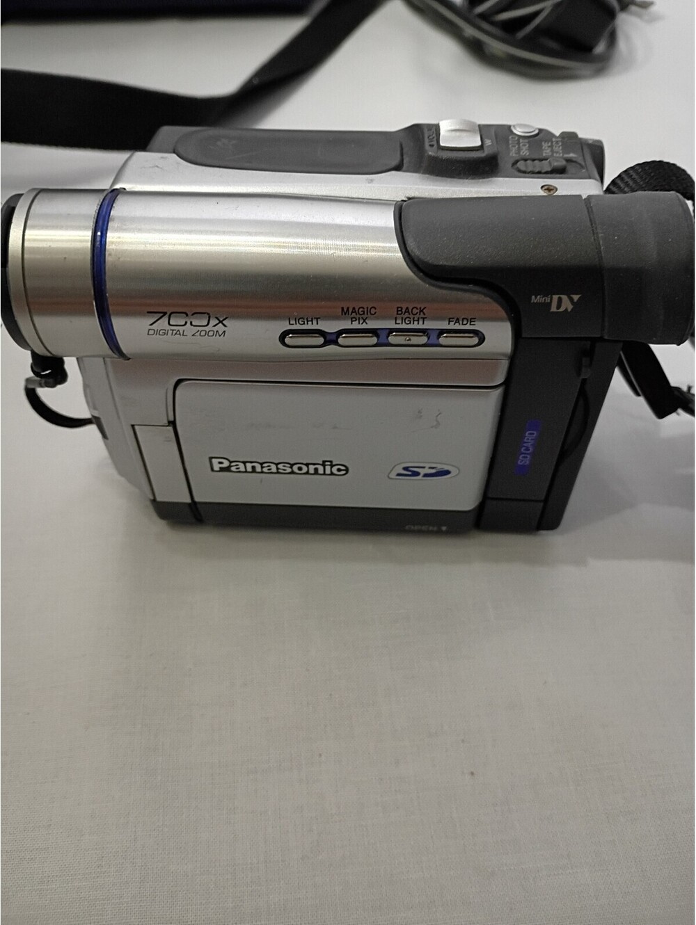Panasonic PV-DV203D MiniDV Digital Video Camcorder